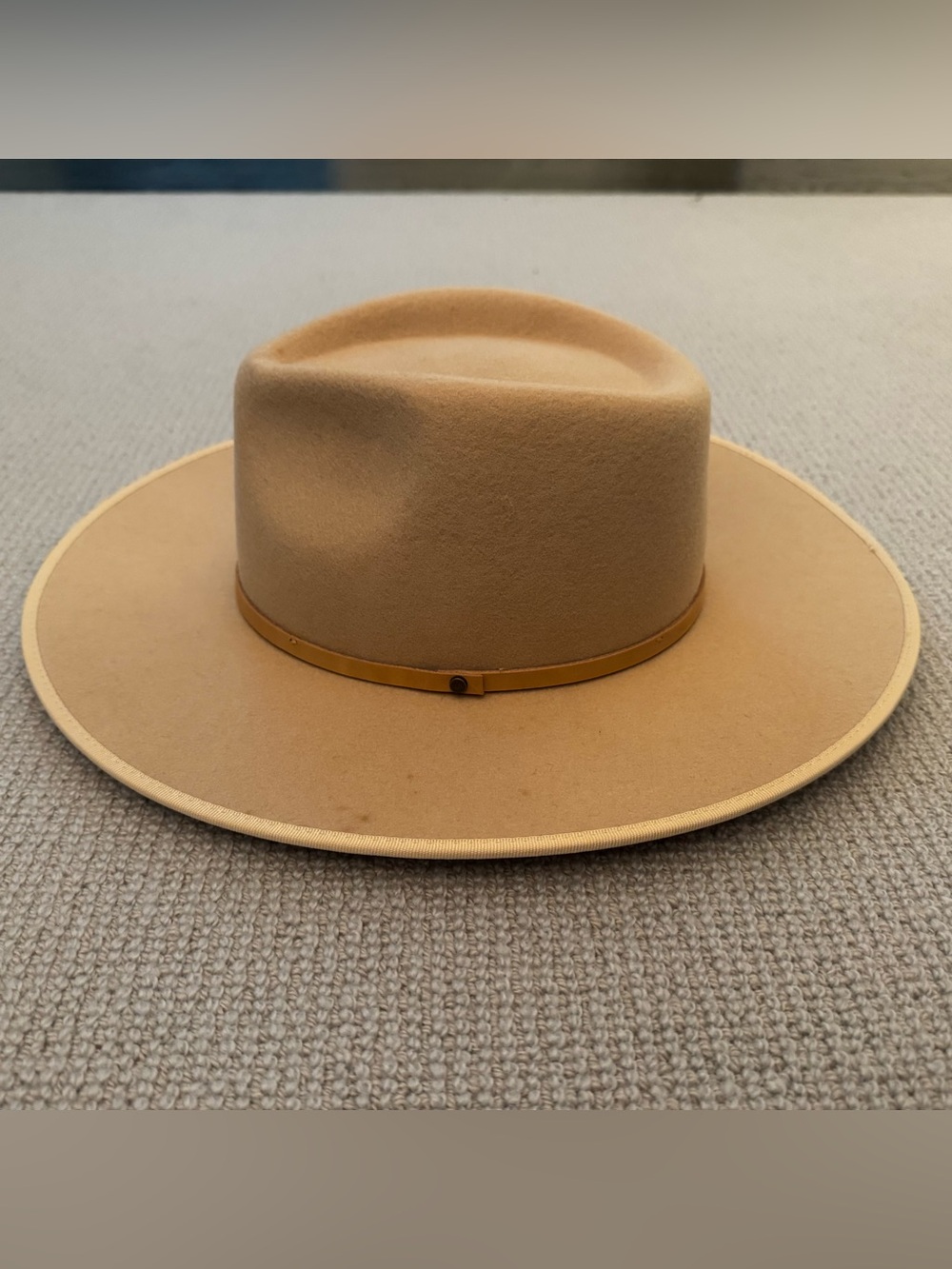 Keith James - Men's Queen Wide-Brim Felt Hat with Feather Accent Red Brim / Medi - Picture 2 of 5